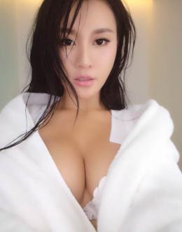 性感乳神樊玲爆乳诱惑火辣内衣写真图